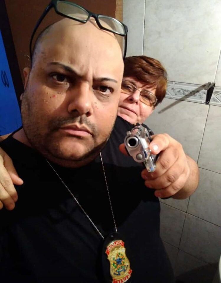 Adriano e a mulher, Maria das Graças em foto divulgada pela Polícia Civil. 